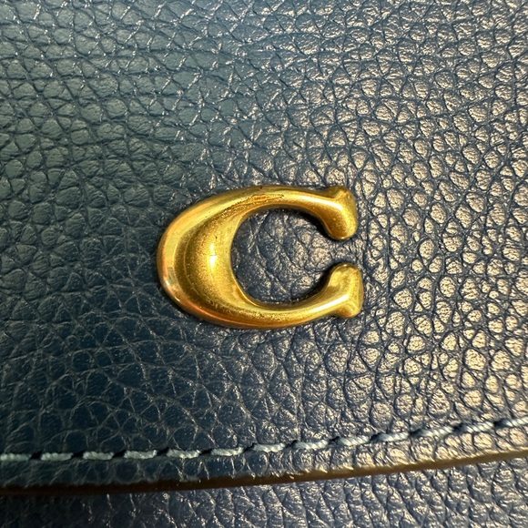 Coach Hayden - Picture 10 of 13